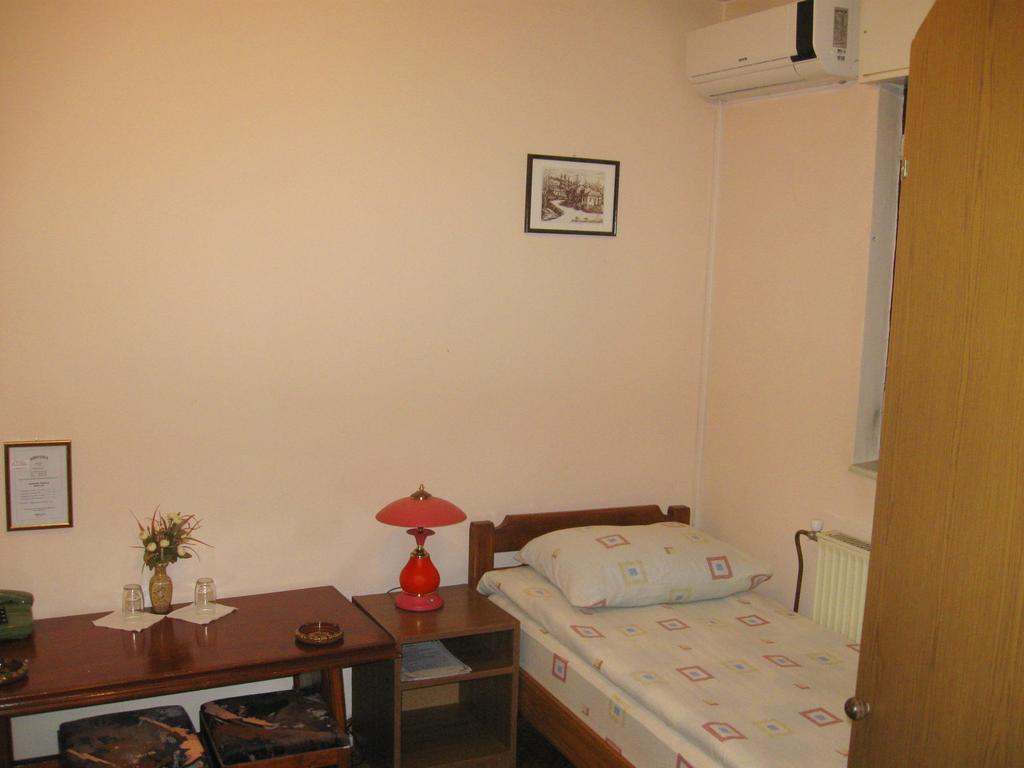 Amfora Rooms Caribrod Dimitrovgrad Ruang foto