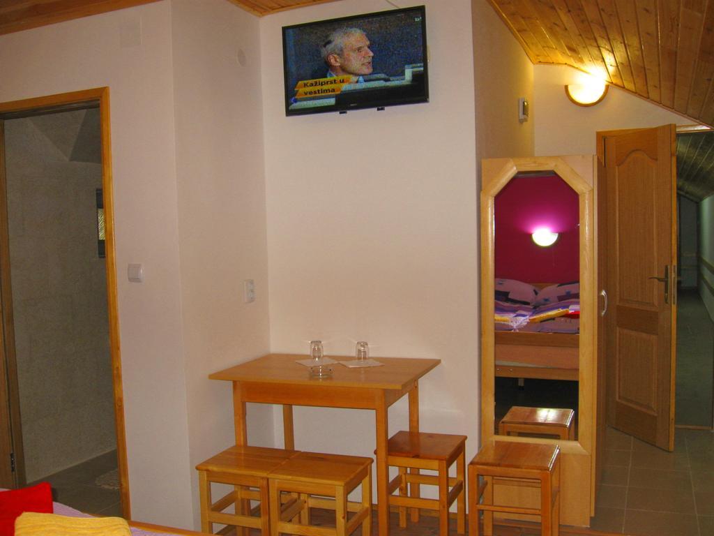 Amfora Rooms Caribrod Dimitrovgrad Bagian luar foto